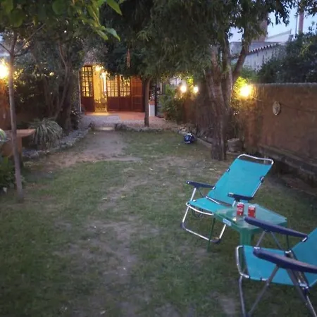 For 6 With Pool, Garden, Climbing Area アパート